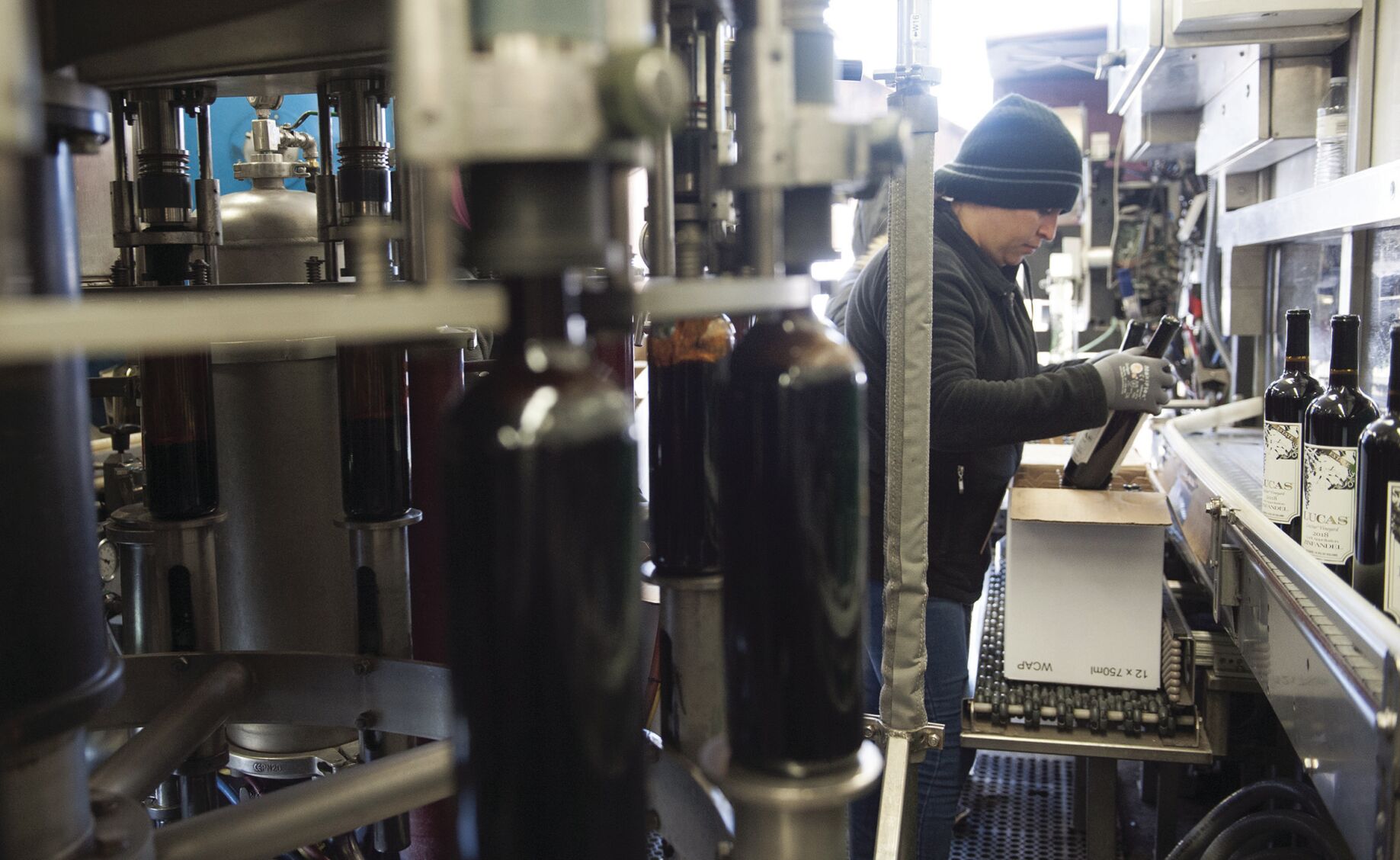 01_10_20_LUCAS_BOTTLING_01.jpg